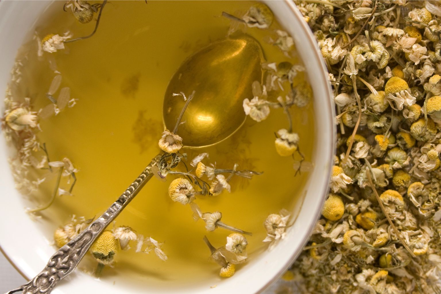 Infusión de manzanilla para el sistema digestivo y bienestar estomacal