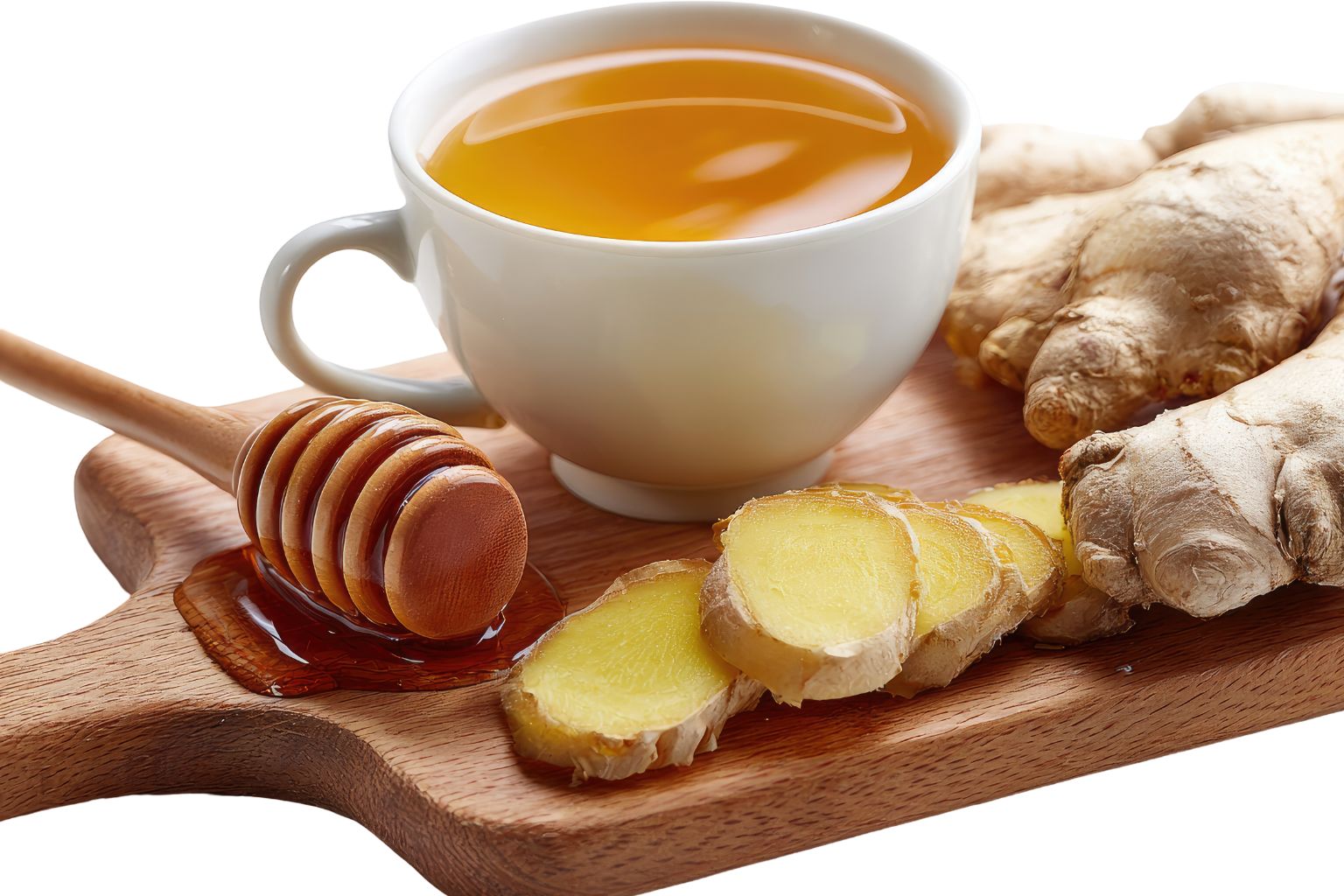 Taza de té de jengibre con miel y limón sobre mesa de madera