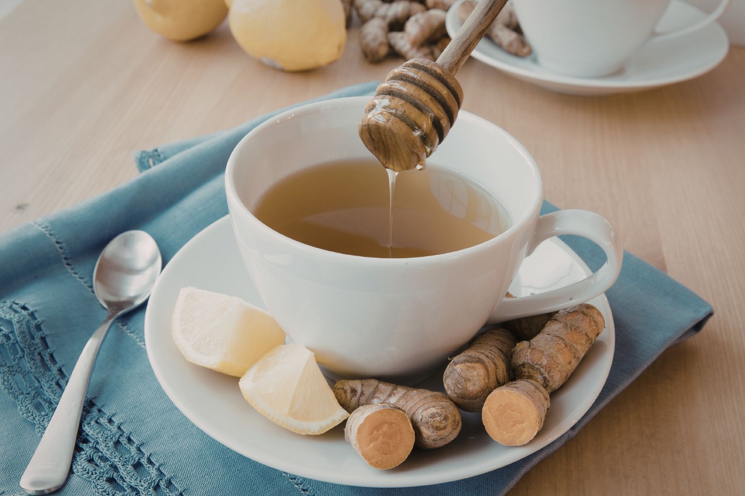 Preparación té cúrcuma ingredientes naturales